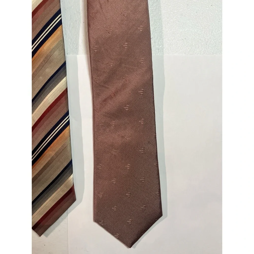 2 Men's Ties. Van Heusen Stain‎ Resistant Silk. Stringbeans Plus Satin. Nice